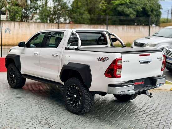 TOYOTA-HILUX-2015