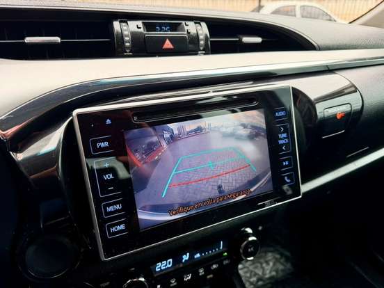 TOYOTA-HILUX-2015
