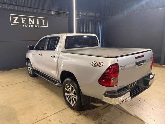 TOYOTA-HILUX-2020