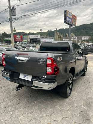 TOYOTA-HILUX-2019