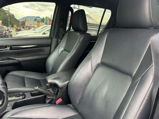 TOYOTA-HILUX-2019