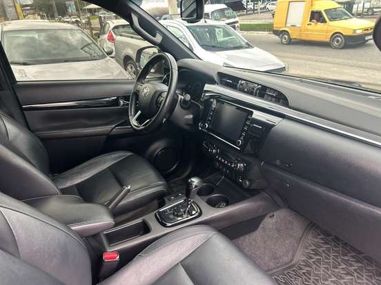 TOYOTA-HILUX-2019