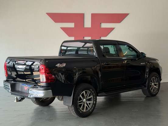TOYOTA-HILUX-2017