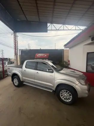 TOYOTA HILUX 3.0 SRV TOP 4X4 CD 16V TURBO INTERCOOLER DIESEL 4P AUTOMÁTICO