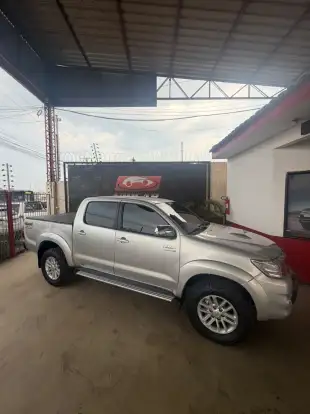 TOYOTA-HILUX-2014