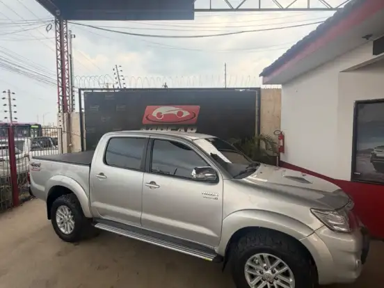TOYOTA-HILUX-3.0 SRV TOP 4X4 CD 16V TURBO INTERCOOLER DIESEL 4P AUTOMÁTICO TOYOTA-HILUX-2014