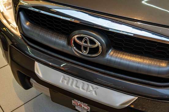 TOYOTA-HILUX-2010