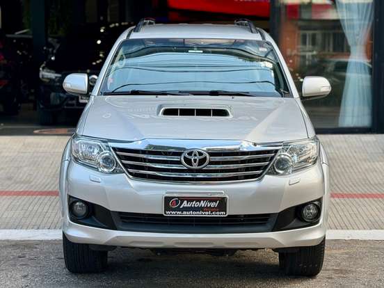 TOYOTA-HILUX-2011
