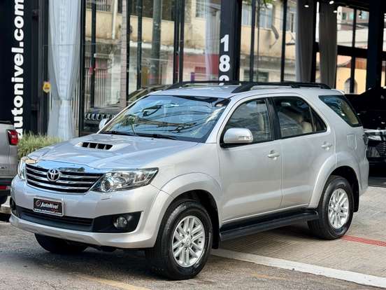 TOYOTA-HILUX-2011