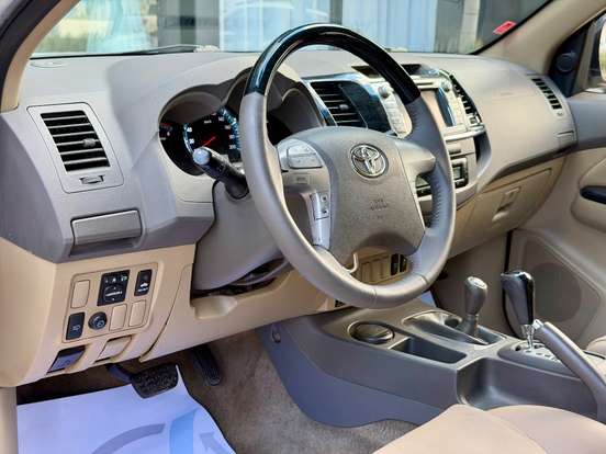 TOYOTA-HILUX-2011