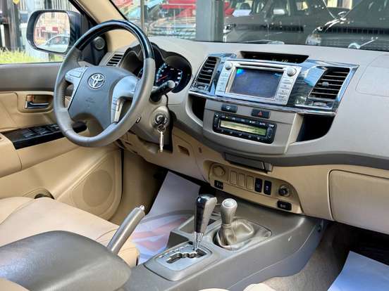 TOYOTA-HILUX-2011
