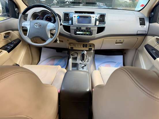 TOYOTA-HILUX-2011