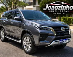 TOYOTA HILUX SW4 2.8 D-4D TURBO DIESEL SRX 7L 4X4 AUTOMÁTICO TOYOTA HILUX SW4 2.8 D-4D TURBO DIESEL SRX 7L 4X4 AUTOMÁTICO