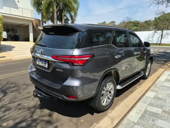 TOYOTA-HILUX SW4-2.8 D-4D TURBO DIESEL SRX 7L 4X4 AUTOMÁTICO TOYOTA-HILUX SW4-2021