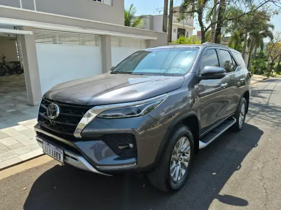 TOYOTA-HILUX SW4-2.8 D-4D TURBO DIESEL SRX 7L 4X4 AUTOMÁTICO TOYOTA-HILUX SW4-2021