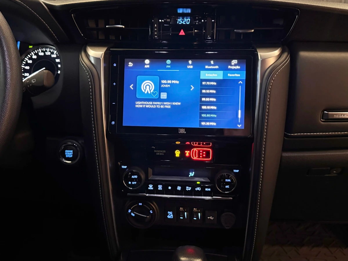 Toyota Hilux SW4 — foto 14
