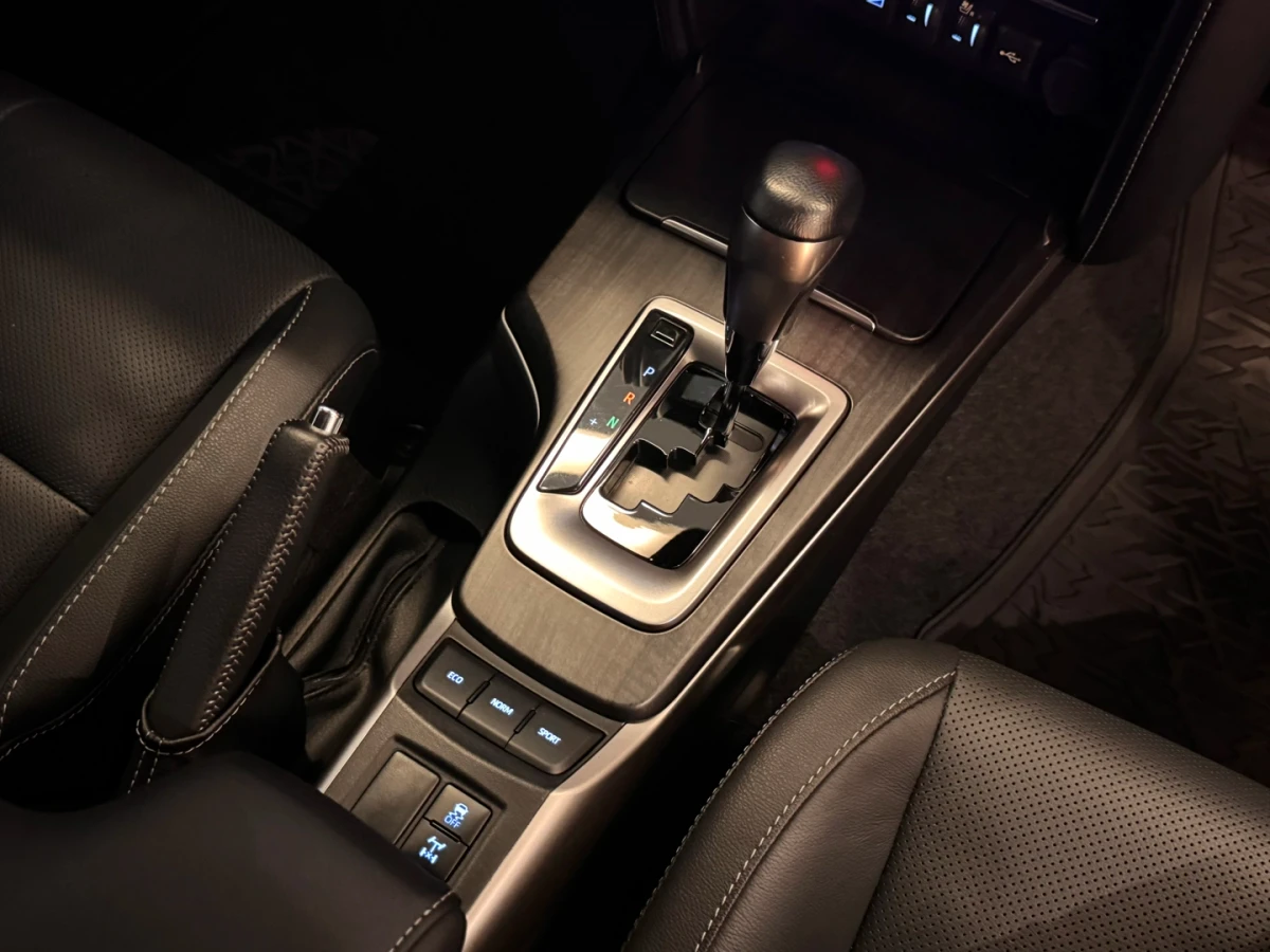 Toyota Hilux SW4 — foto 15