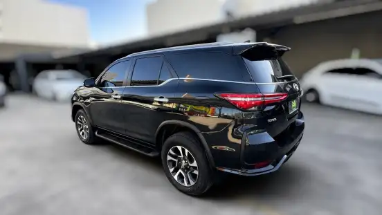 TOYOTA-HILUX SW4-2024