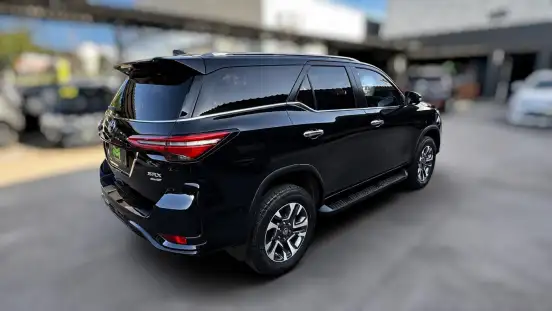 TOYOTA-HILUX SW4-2024