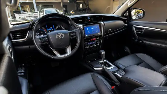 TOYOTA-HILUX SW4-2024