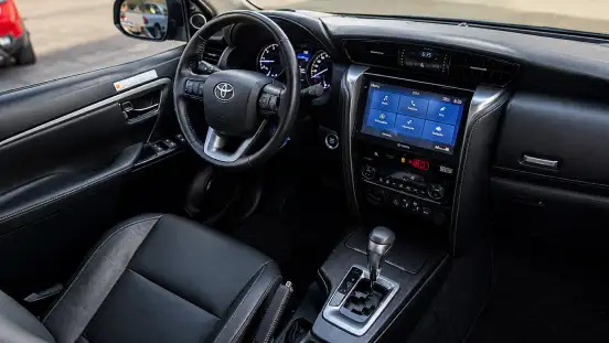 TOYOTA-HILUX SW4-2024