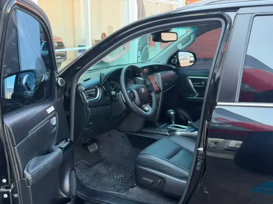 TOYOTA-HILUX SW4-2024