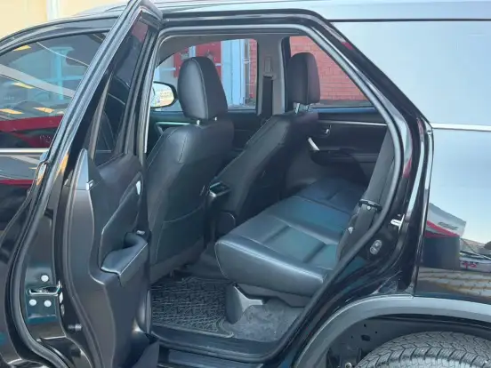 TOYOTA-HILUX SW4-2024