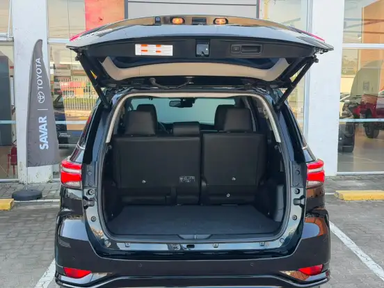 TOYOTA-HILUX SW4-2024