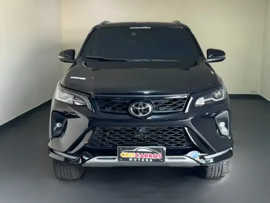 TOYOTA-HILUX SW4-2024