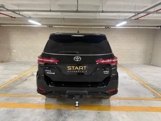 TOYOTA-HILUX SW4-2024
