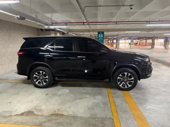 TOYOTA-HILUX SW4-2.8 D-4D TURBO DIESEL SRX PLATINUM 7L 4X4 AUTOMÁTICO TOYOTA-HILUX SW4-2024