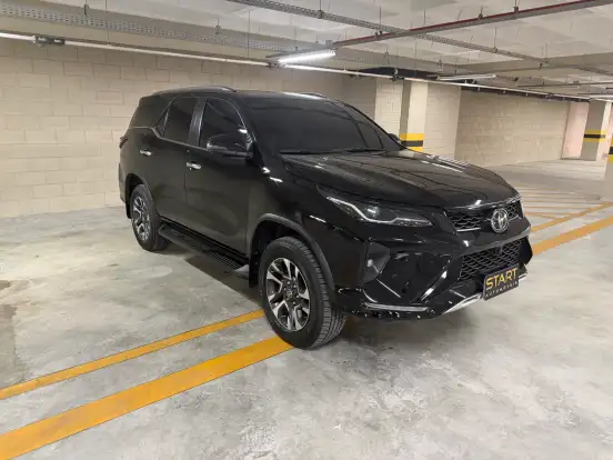 TOYOTA-HILUX SW4-2.8 D-4D TURBO DIESEL SRX PLATINUM 7L 4X4 AUTOMÁTICO TOYOTA-HILUX SW4-2024