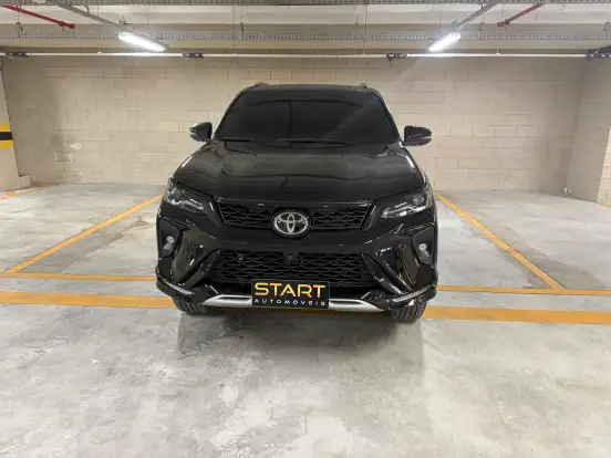 TOYOTA-HILUX SW4-2024