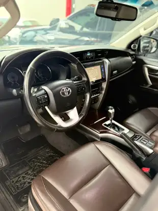 TOYOTA-HILUX SW4-2.8 SRX 4X4 7 LUGARES 16V TURBO INTERCOOLER DIESEL 4P AUTOMÁTICO TOYOTA-HILUX SW4-2018
