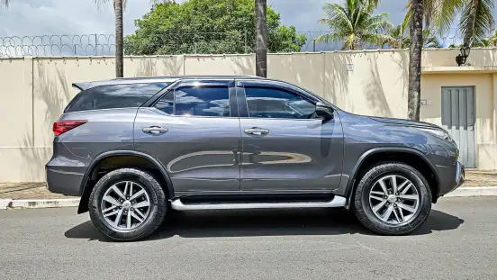 TOYOTA-HILUX SW4-2019