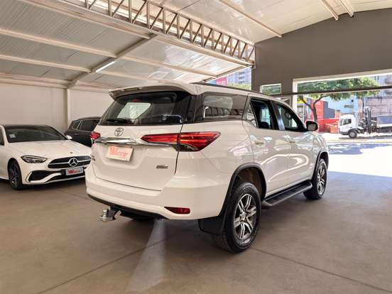 TOYOTA-HILUX SW4-2.7 SR 4X2 16V FLEX 4P AUTOMÁTICO TOYOTA-HILUX SW4-2020