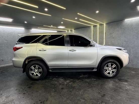 TOYOTA-HILUX SW4-2.7 SR 4X2 16V FLEX 4P AUTOMÁTICO TOYOTA-HILUX SW4-2018