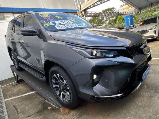 TOYOTA-HILUX SW4-2.8 D-4D TURBO DIESEL DIAMOND 7L 4X4 AUTOMÁTICO TOYOTA-HILUX SW4-2025