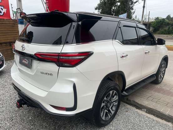 TOYOTA-HILUX SW4-2022