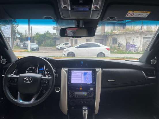 TOYOTA-HILUX SW4-2022