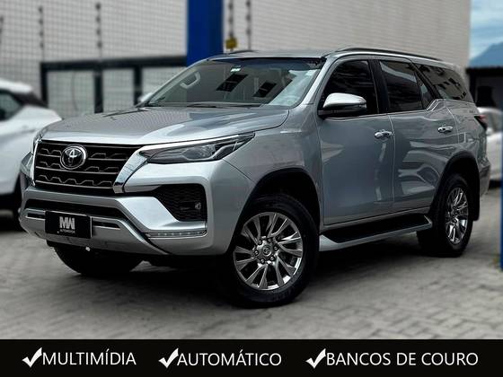 TOYOTA HILUX SW4 2.8 D-4D TURBO DIESEL SRX 4X4 AUTOMÁTICO