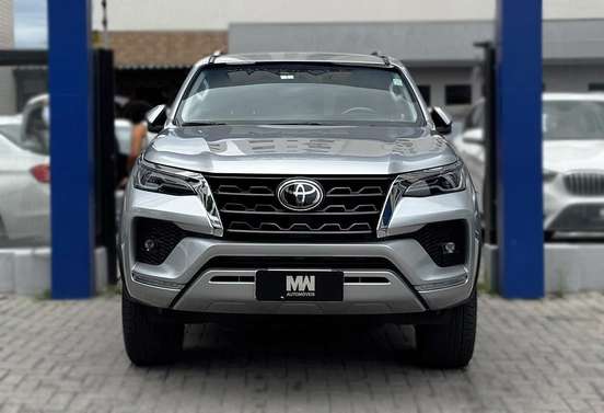 TOYOTA-HILUX SW4-2.8 D-4D TURBO DIESEL SRX 4X4 AUTOMÁTICO TOYOTA-HILUX SW4-2020