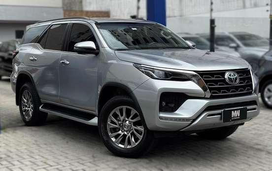 TOYOTA-HILUX SW4-2.8 D-4D TURBO DIESEL SRX 4X4 AUTOMÁTICO TOYOTA-HILUX SW4-2020