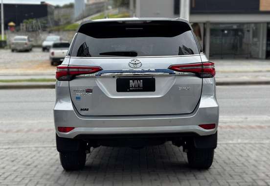 TOYOTA-HILUX SW4-2020