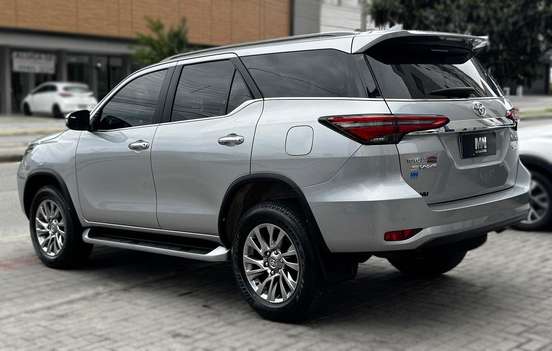 TOYOTA-HILUX SW4-2020