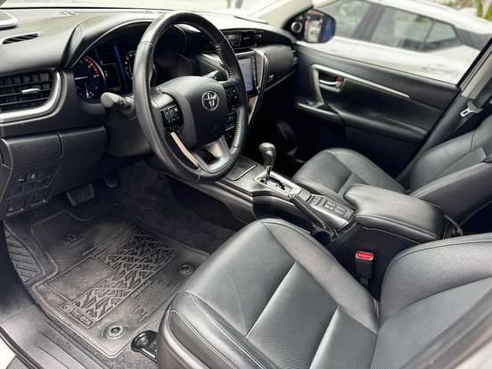 TOYOTA-HILUX SW4-2.8 D-4D TURBO DIESEL SRX 4X4 AUTOMÁTICO TOYOTA-HILUX SW4-2020