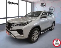 TOYOTA HILUX SW4 2.8 D-4D TURBO DIESEL SRX 4X4 AUTOMÁTICO TOYOTA HILUX SW4 2.8 D-4D TURBO DIESEL SRX 4X4 AUTOMÁTICO