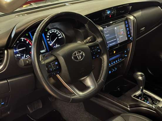 TOYOTA-HILUX SW4-2.8 D-4D TURBO DIESEL SRX 4X4 AUTOMÁTICO TOYOTA-HILUX SW4-2021