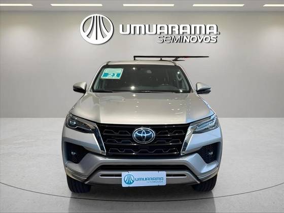 TOYOTA HILUX SW4 2.8 D-4D TURBO DIESEL SRX 4X4 AUTOMÁTICO