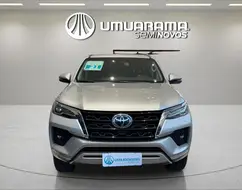 TOYOTA HILUX SW4 2.8 D-4D TURBO DIESEL SRX 4X4 AUTOMÁTICO TOYOTA HILUX SW4 2.8 D-4D TURBO DIESEL SRX 4X4 AUTOMÁTICO